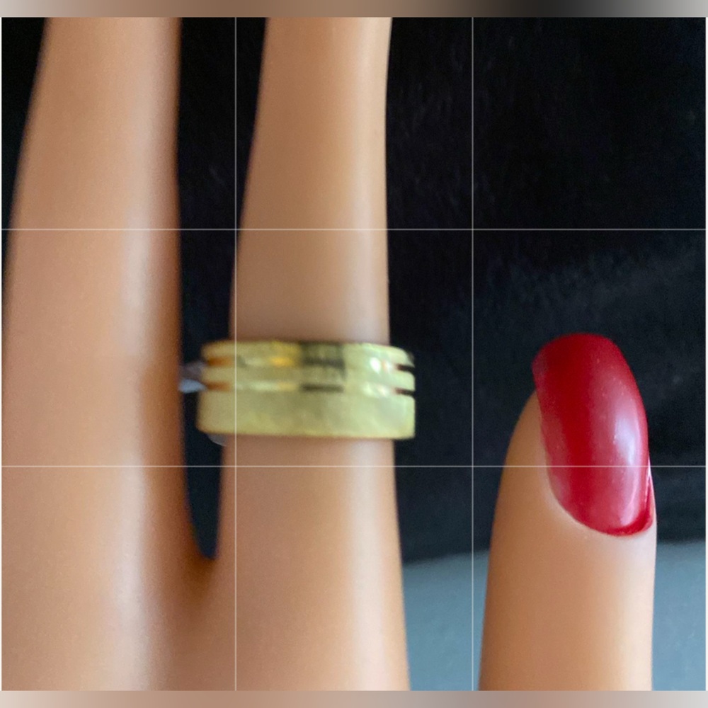 NWT- unisex stainless steel Elegant Gold Band Ring